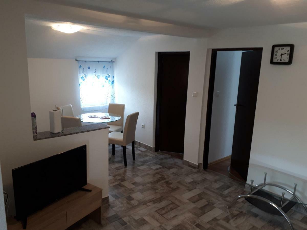 Apartments Anicic Coric Omišalj المظهر الخارجي الصورة